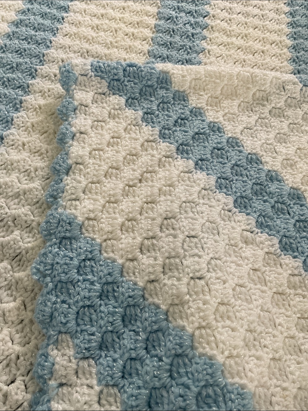 Baby blanket. Hand crocheted. Blue and white. - Picture 3 of 5